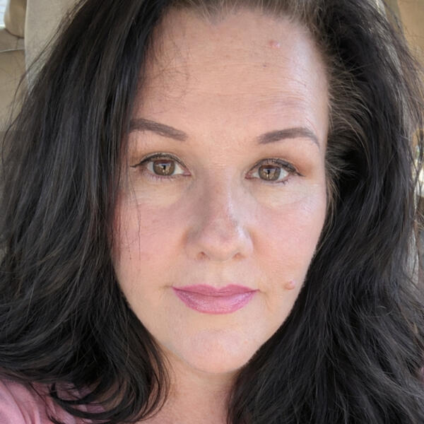 Renea Hanks - AI Advisor Portrait of Renea Hanks, AI advisor focused on AI-assisted thinking and decision support